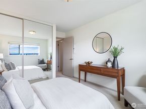 2502 Canterbury Lane E 406, Seattle WA 98112