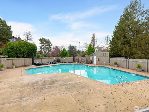 2502 Canterbury Lane E 406, Seattle WA 98112