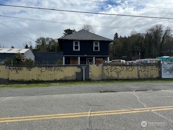 322 Railroad Avenue S