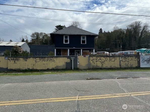 322 Railroad Avenue S, Kent WA 98032