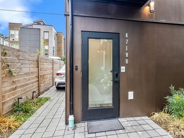 6719 Carleton Avenue S B, Seattle WA 98108