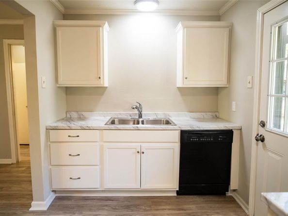 2720  Hanger Avenue , Fort Worth Texas 76105