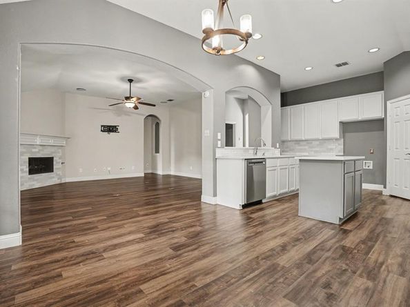 1  Mary Lou Court , Mansfield Texas 76063