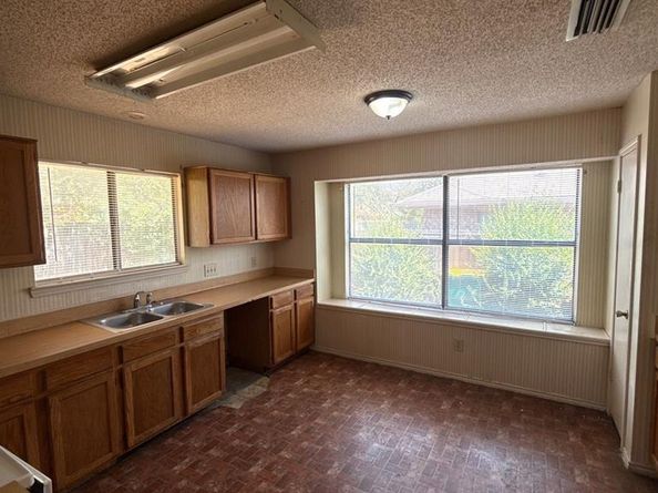 914  Larue Drive , Cedar Hill Texas 75104