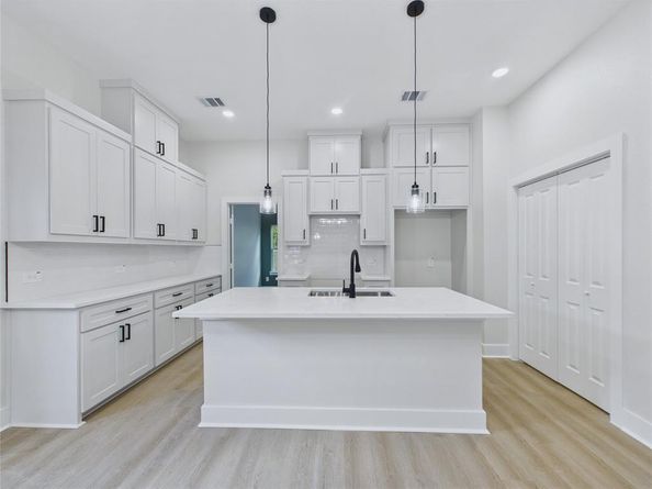 1805  Ash Crescent Street , Fort Worth Texas 76104