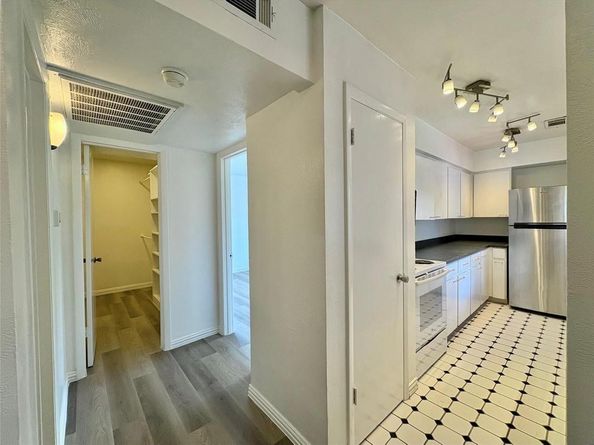 4347  Dickason Avenue  207, Dallas Texas 75219