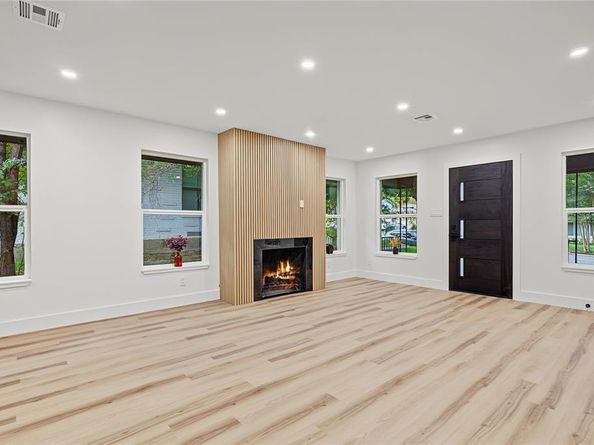 865  Peavy Road , Dallas Texas 75218