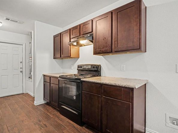 1255 E Davis Avenue , Fort Worth Texas 76104