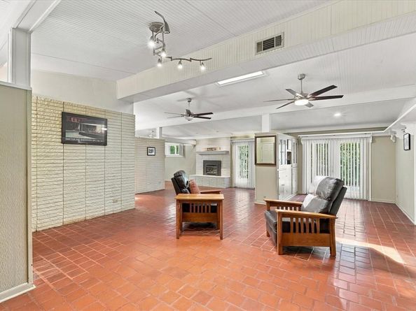 800  Briarwood Boulevard , Arlington Texas 76013