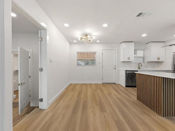 2907  Andrea Lane , Dallas Texas 75228