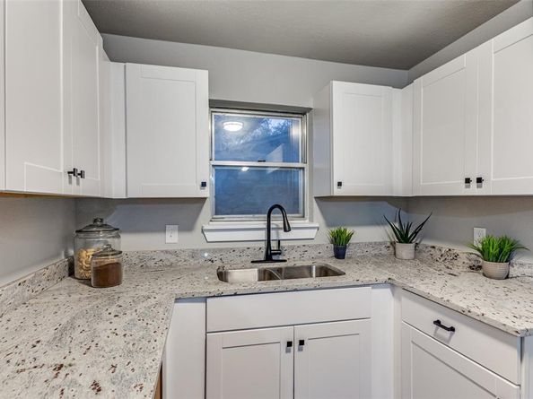 2801  Wren Avenue , Fort Worth Texas 76133