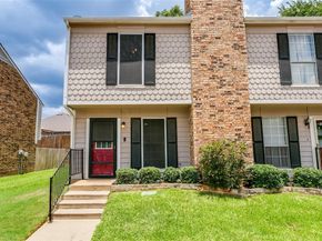 17  Abbey Road , Euless Texas 76039