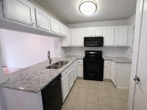 17  Abbey Road , Euless Texas 76039