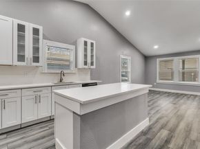 1004  Muncie Avenue , Dallas Texas 75212