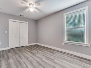 1004  Muncie Avenue , Dallas Texas 75212