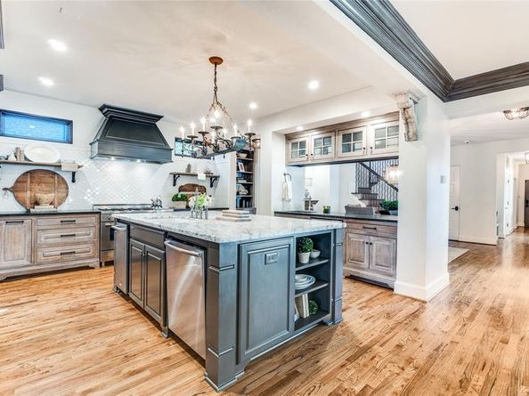 7002  Lakewood Boulevard , Dallas Texas 75214