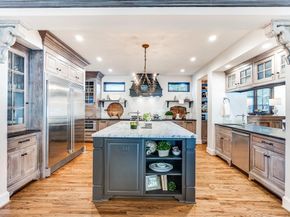 7002  Lakewood Boulevard , Dallas Texas 75214