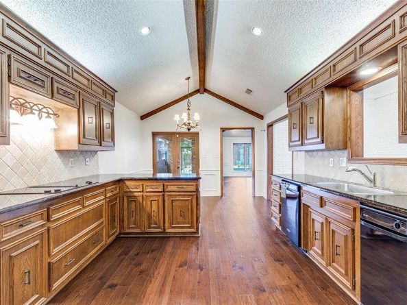 16842  Village Lane , Dallas Texas 75248