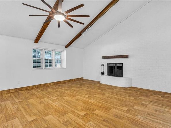 704  Matthews Court , Arlington Texas 76012