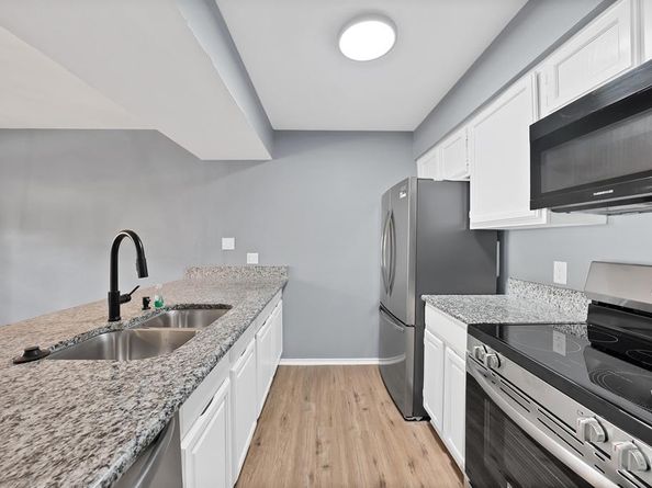 5750  Phoenix Drive  33, Dallas Texas 75231