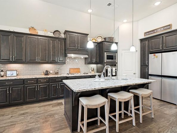 1020  Knoll Street , Little Elm Texas 76227