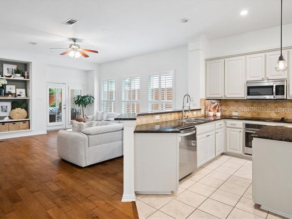 120  Myrtle Creek , Grapevine Texas 76051