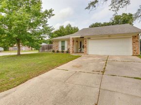 2135  Reverchon Drive , Arlington Texas 76017