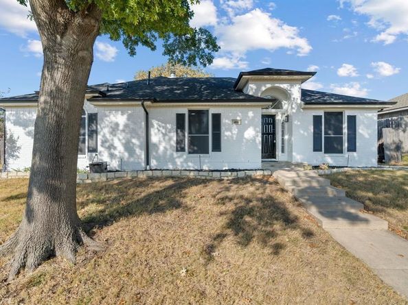 406  Fall Cedar Drive , Fort Worth Texas 76108