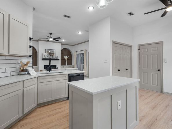 406  Fall Cedar Drive , Fort Worth Texas 76108