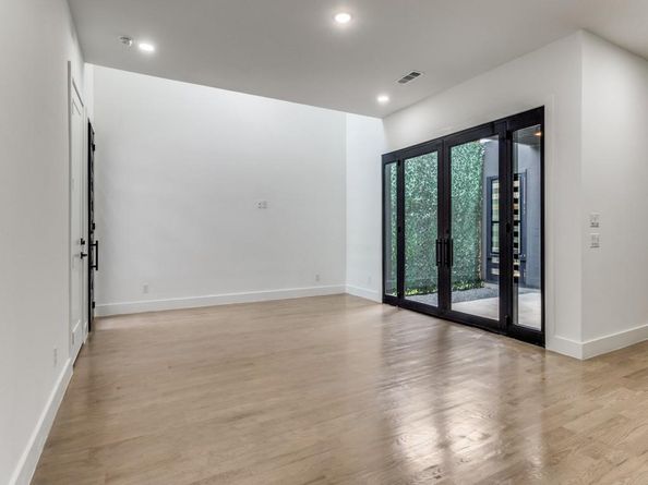 1521 N Haskell Avenue , Dallas Texas 75204