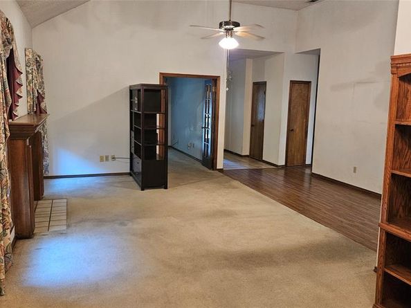 6016  Paradise Drive , Arlington Texas 76001