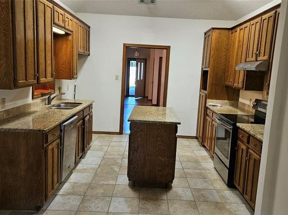 6016  Paradise Drive , Arlington Texas 76001