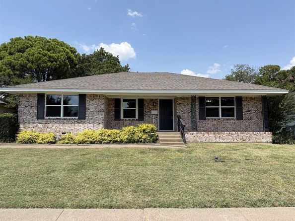 1813  Bardfield Avenue , Garland Texas 75041