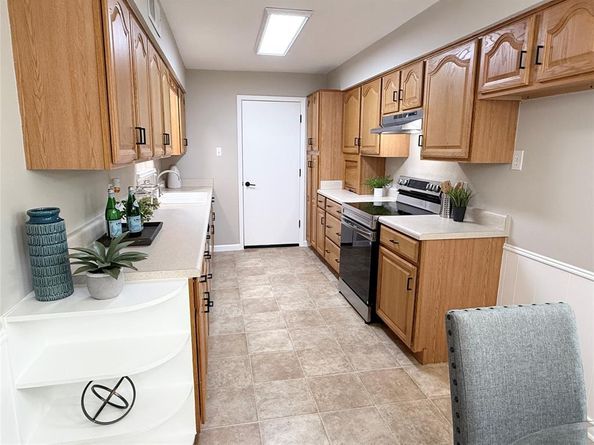 1813  Bardfield Avenue , Garland Texas 75041