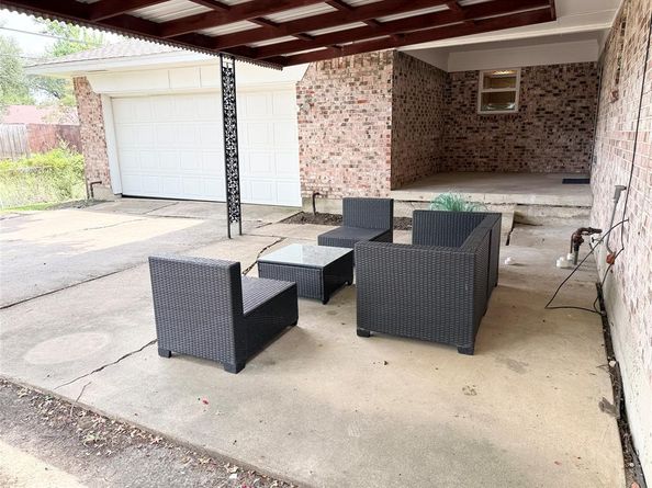 1813  Bardfield Avenue , Garland Texas 75041