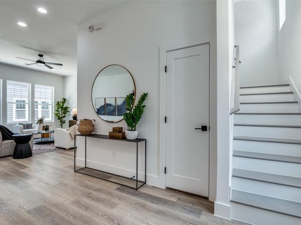 631 N Tyler Street  202, Dallas Texas 75208