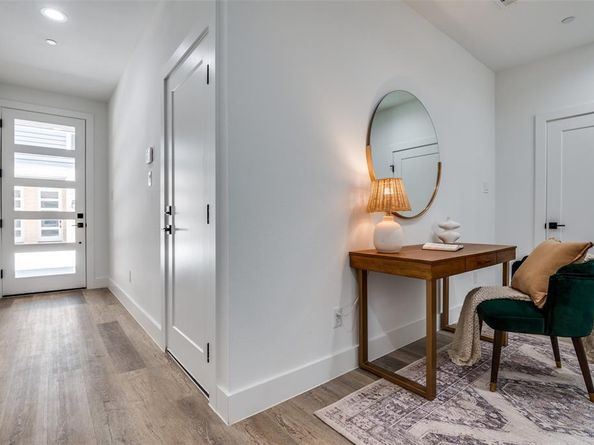 631 N Tyler Street  202, Dallas Texas 75208