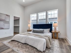 631 N Tyler Street  202, Dallas Texas 75208