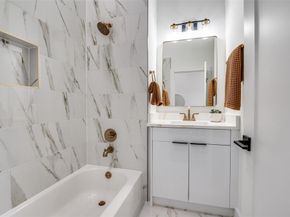 631 N Tyler Street  202, Dallas Texas 75208