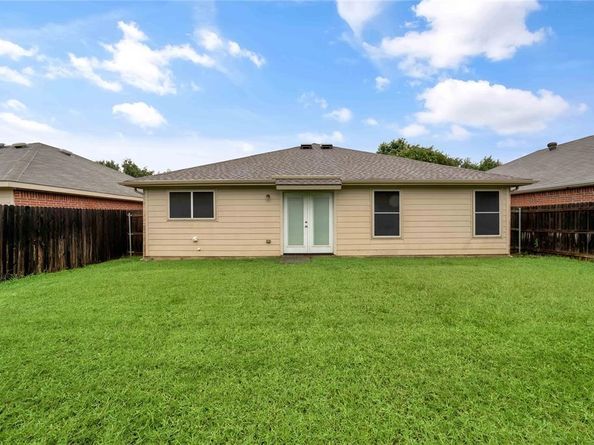 2817  Maegen Circle , Fort Worth Texas 76112