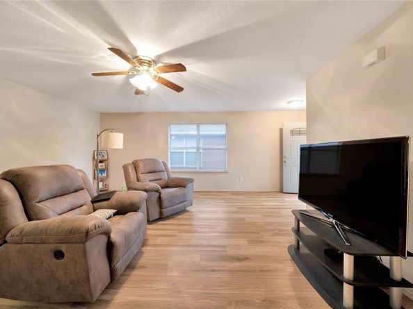 2817  Maegen Circle , Fort Worth Texas 76112