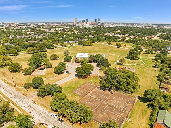 1038 E Maddox Avenue , Fort Worth Texas 76104
