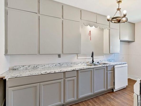 1038 E Maddox Avenue , Fort Worth Texas 76104