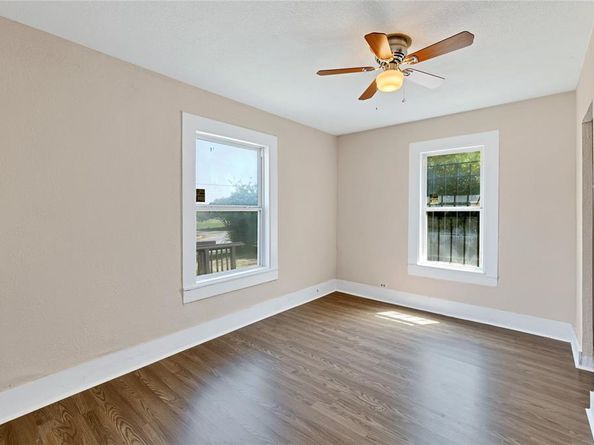 1038 E Maddox Avenue , Fort Worth Texas 76104