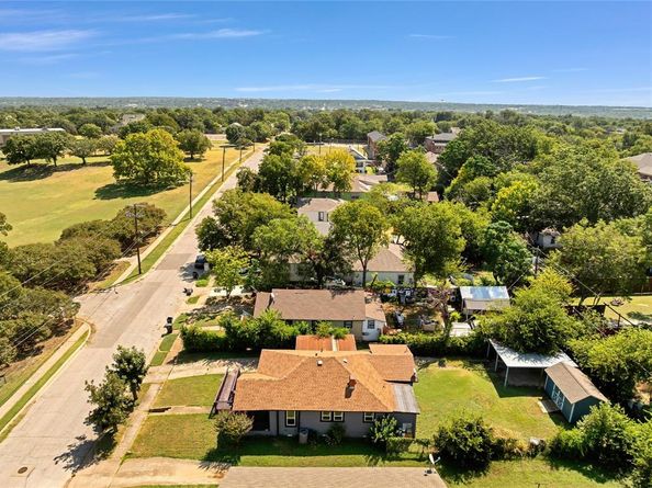 1038 E Maddox Avenue , Fort Worth Texas 76104