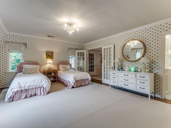 6748  Lakewood Boulevard , Dallas Texas 75214