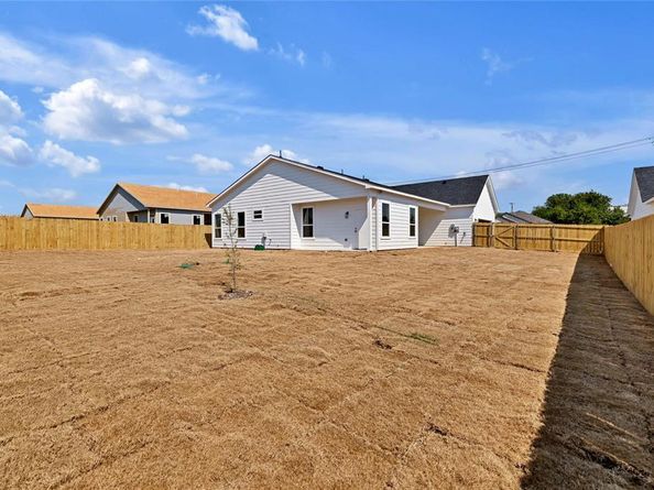 1210  Gannon Lane , DeSoto Texas 75115