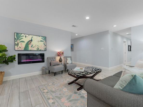 13635  Spring Grove Avenue , Dallas Texas 75240