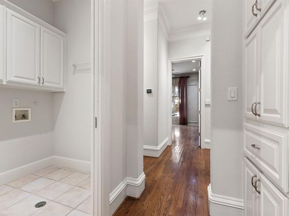 2214  Worthington Street , Dallas Texas 75204