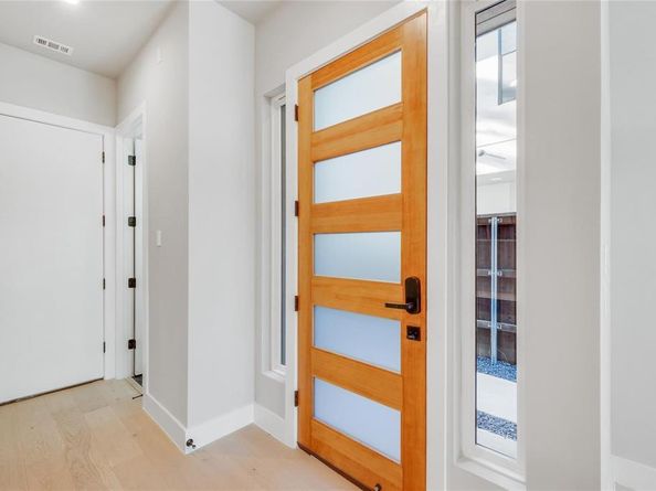 2333  Vagas Street , Dallas Texas 75219